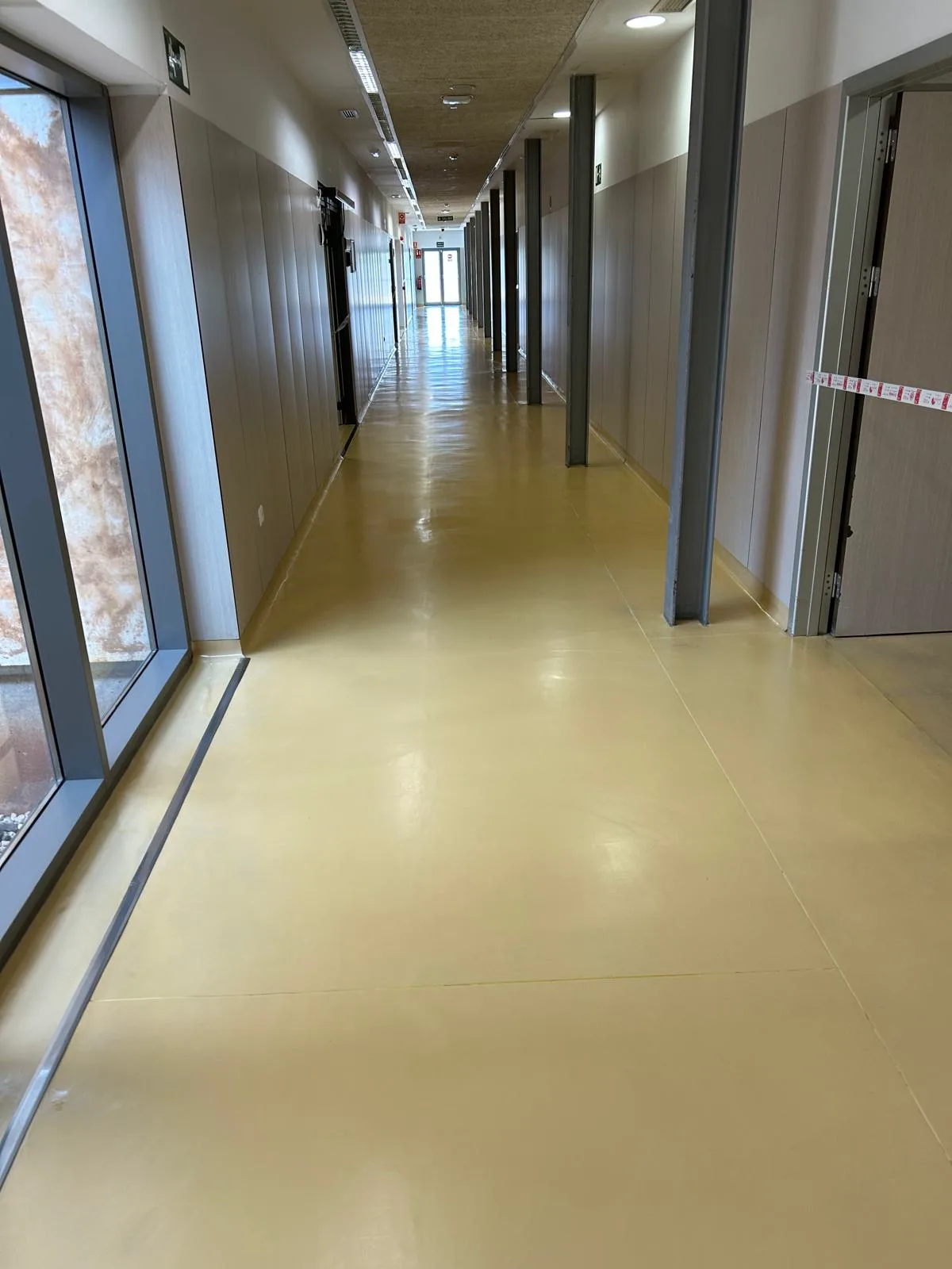 Después — Pavimento de resina en edificio
