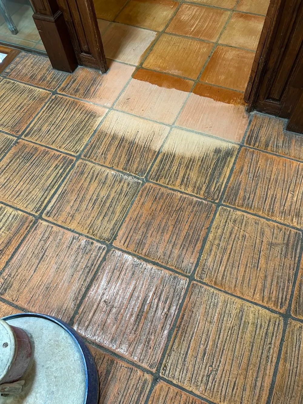 Barro rayado: zona limpia frente a zona sucia — trabajo real de Pulimentos Jiménez